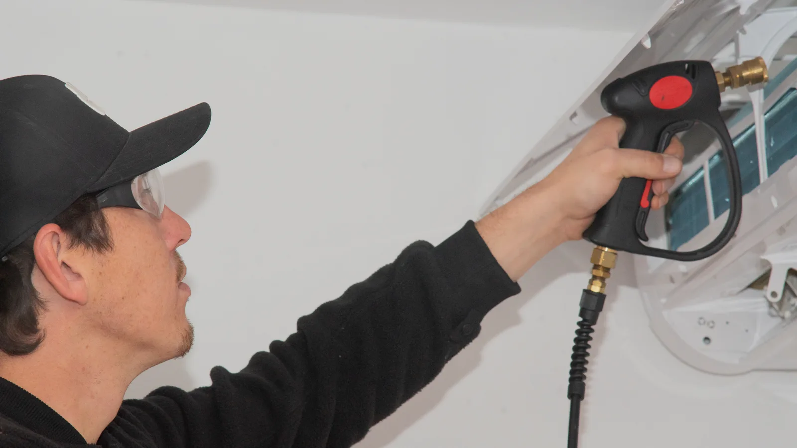 Čišćenje unutarnje jedinice klima uređaja visokim tlakom